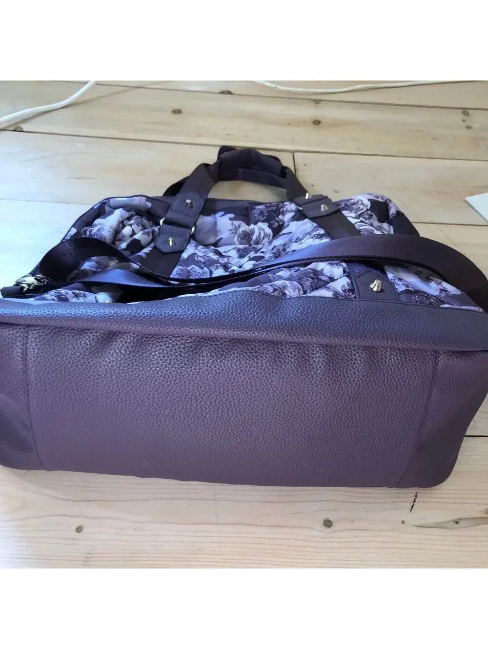 Cynthia Rowley EUC Women's Large Quilted Purple Floral Camo Weekender Bag